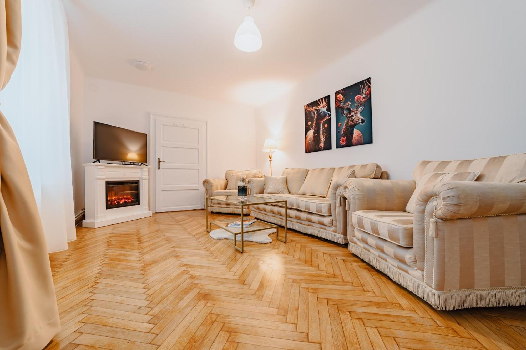 Anastasia Apartments With Parking ブラショフ エクステリア 写真
